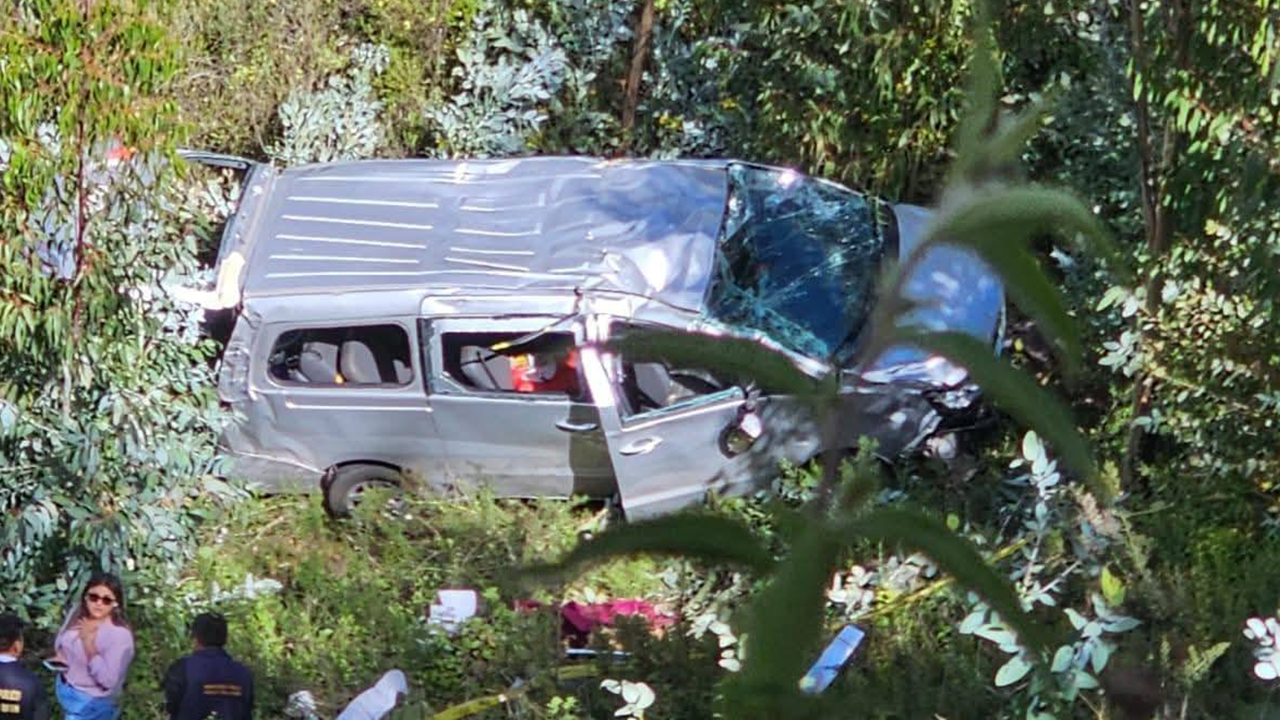 Minivan cae a precipicio en Cusco y deja una fallecida y un herido en la ruta a Ccorao